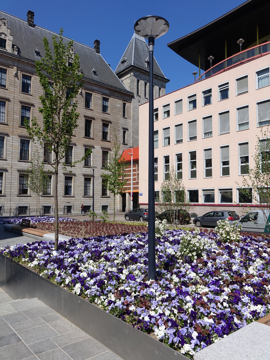 Rotterdam, Polizeistation und Teil der Rathaus am Coolsingel Platz (11.05.2016)