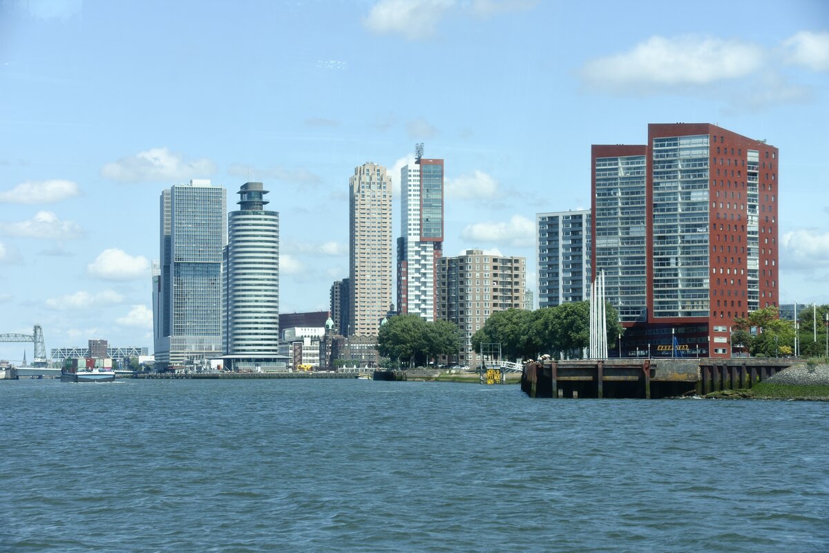 ROTTERDAM (Zuid-Holland), 02.06.2025, Hochhausensemble nahe des Wilhelminapleins