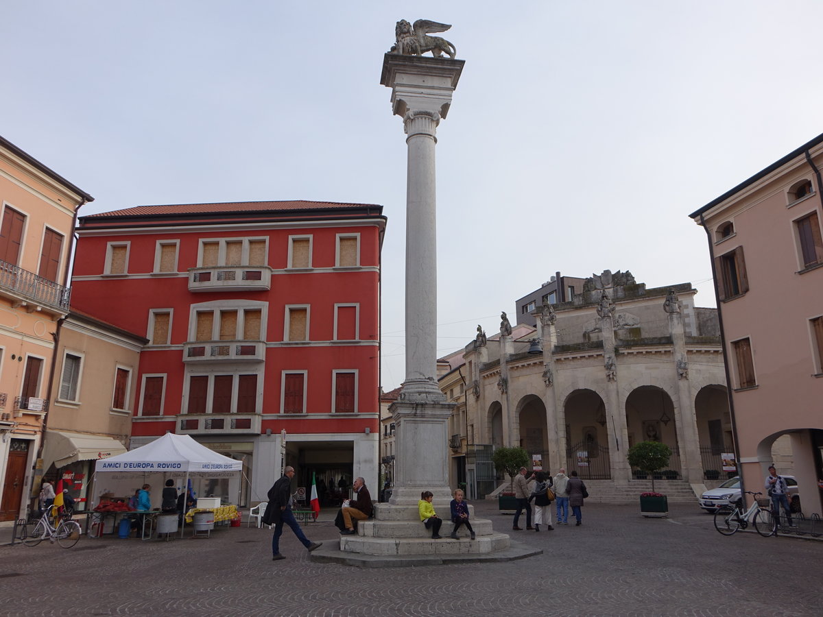 Rovigo, Sule an der Piazza Vittorio Emanuele II. (29.10.2017)