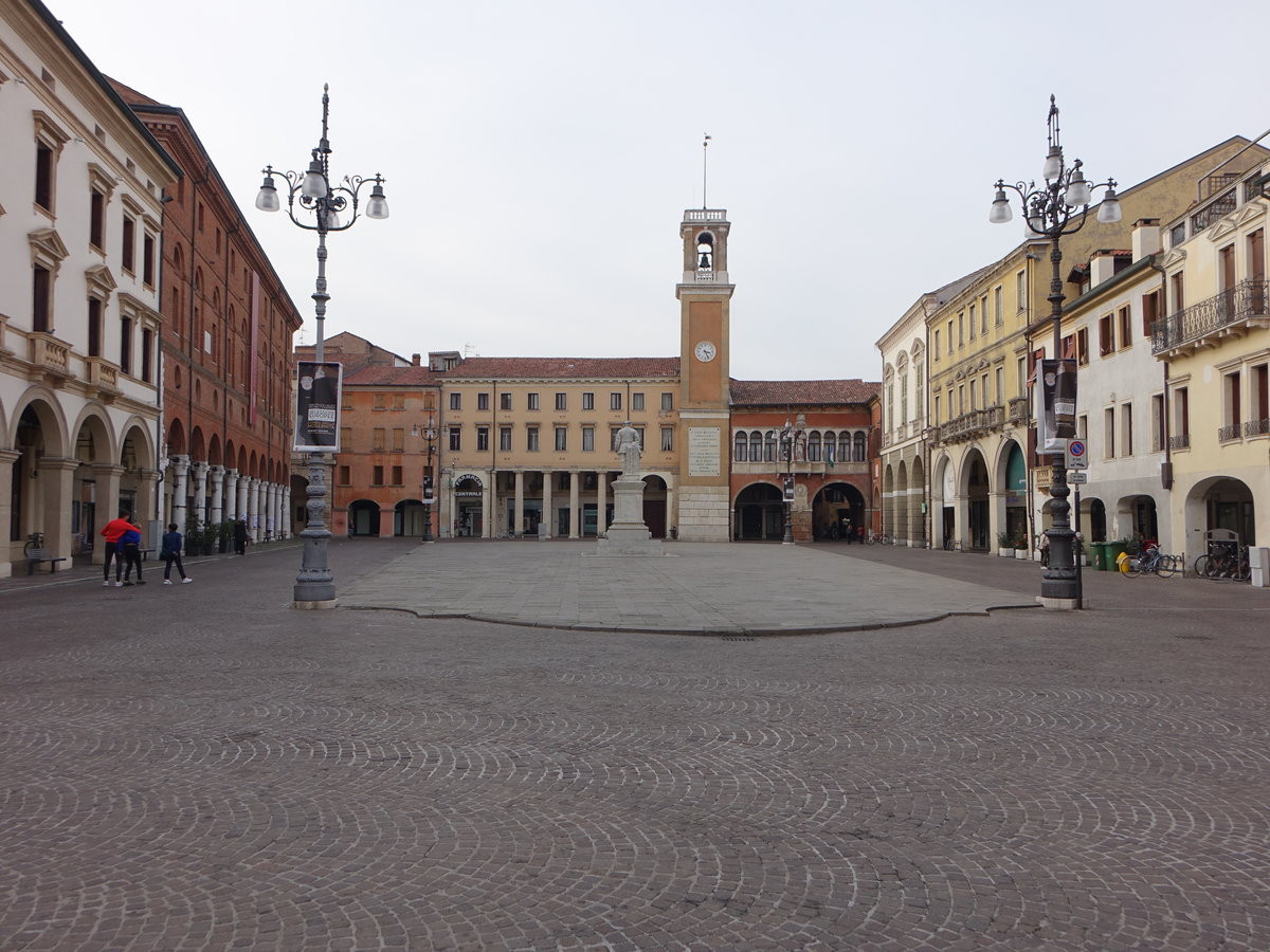Rovigo, Uhrturm an der Piazza Vittorio Emanuele II. (29.10.2017)
