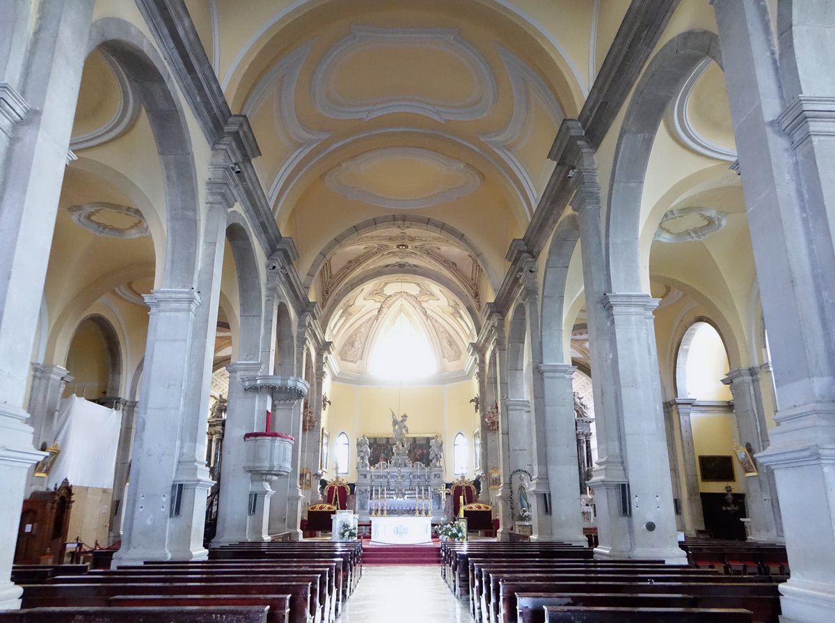 Rovinj, Innenraum der Pfarrkirche St. Euphemia, erbaut durch den venezianischen Baumeister Giovanni Dozzi (29.04.2017)