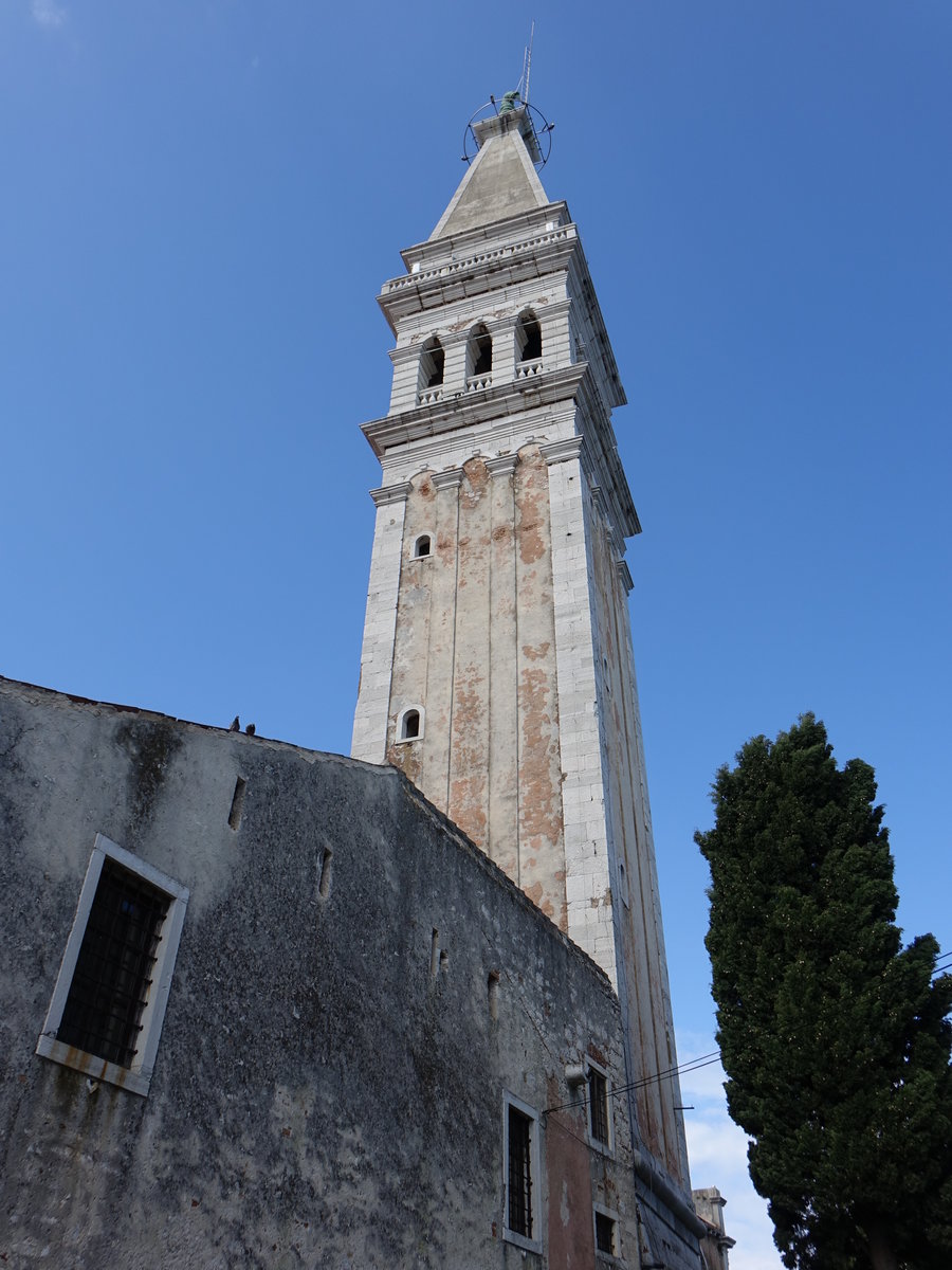 Rovinj, St. Euphemia Kirche, dreischiffigen barocken Kirche, erbaut im 18. Jahrhundert (29.04.2017)