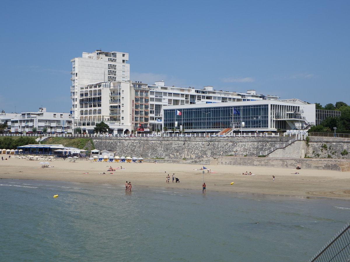 Royan, Palais de Congress am Strand Plage de Foncillon (24.07.2018)
