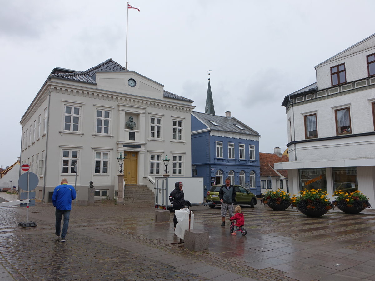 Rudkobing, altes Rathaus Sognehus am Hauptplatz Torvet (22.07.2019)