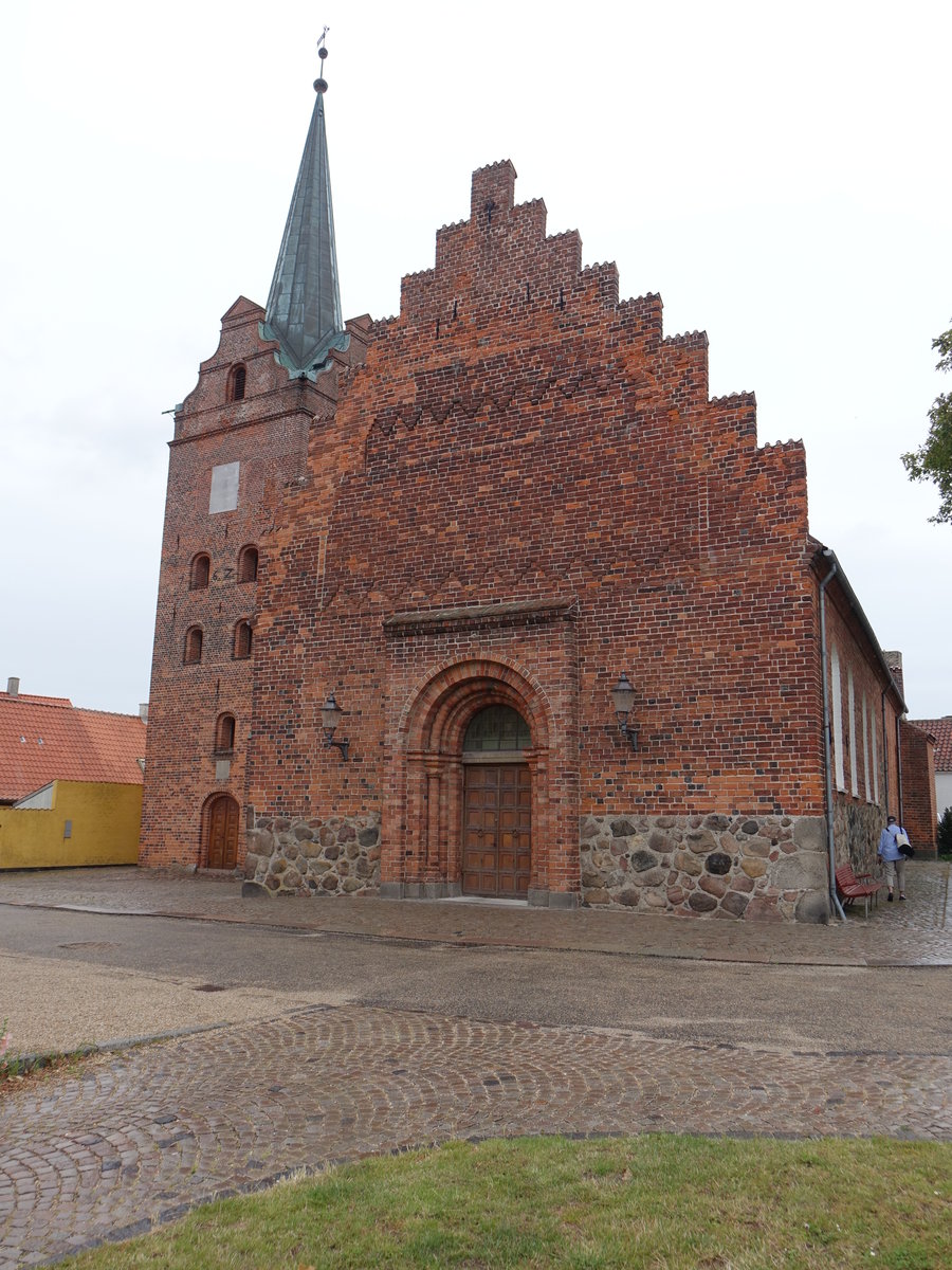 Rudkobing, Ev. Kirche am Kirkepladsen, erbaut im 11. Jahrhundert (22.07.2019)
