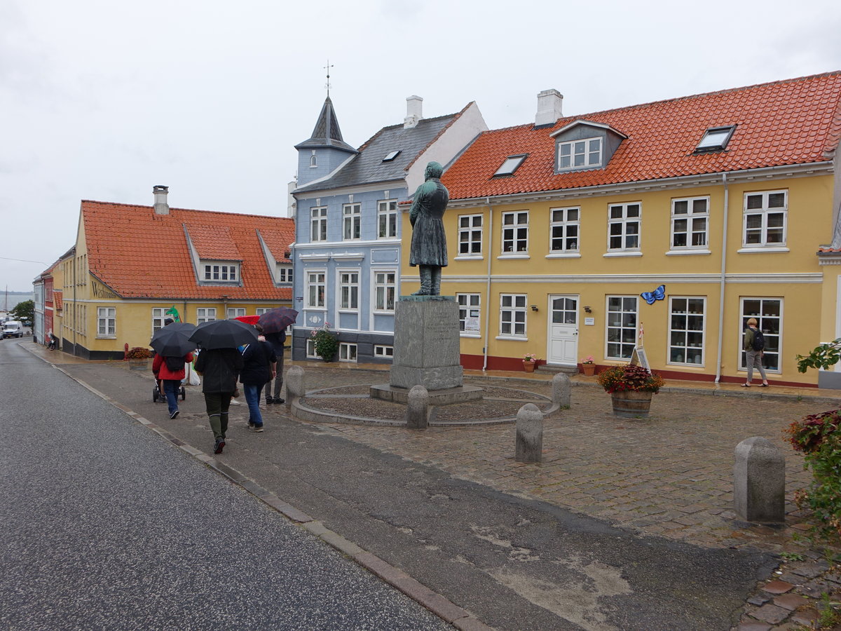 Rudkobing, Gsetorvet mit Statue von Hans Christian rsted (22.07.2019)