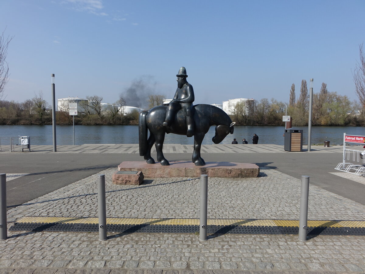 Rsselsheim, Skulptur Leinreiter am Landungsplatz (20.03.2022)