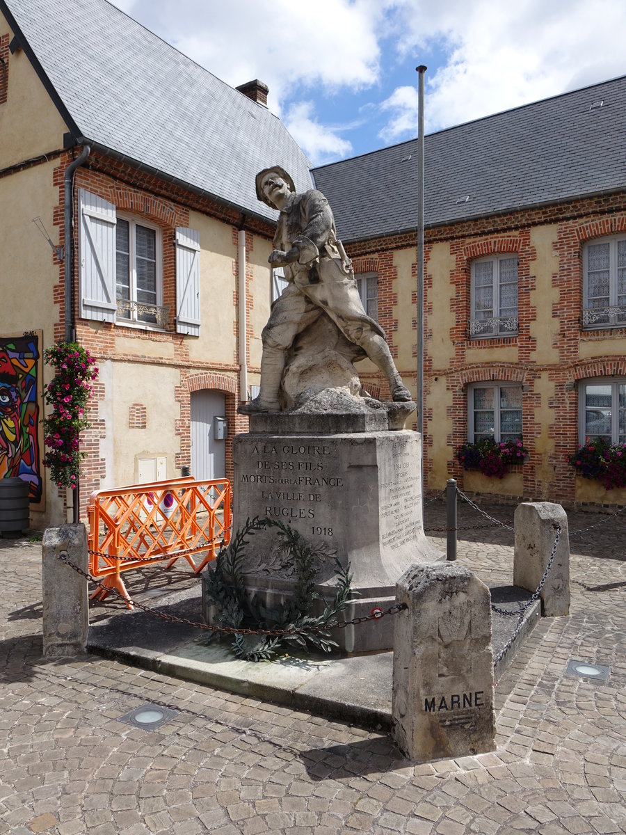 Rugles, Kriegsdenkmal am Place Foch (11.07.2016)