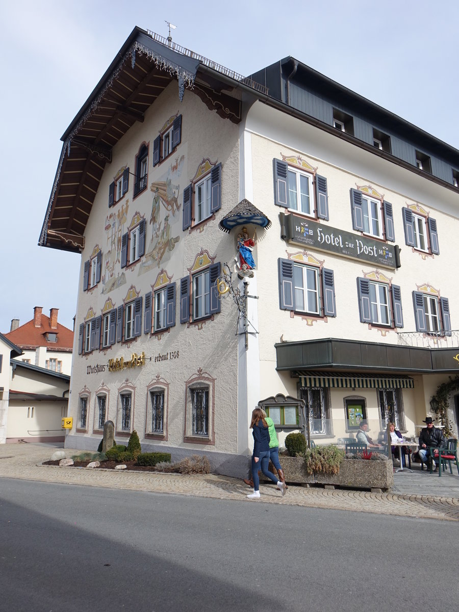 Ruhpolding, Hotel zur Post, stattlicher Bau mit Halbwalmdach von 1835 (26.02.2017)