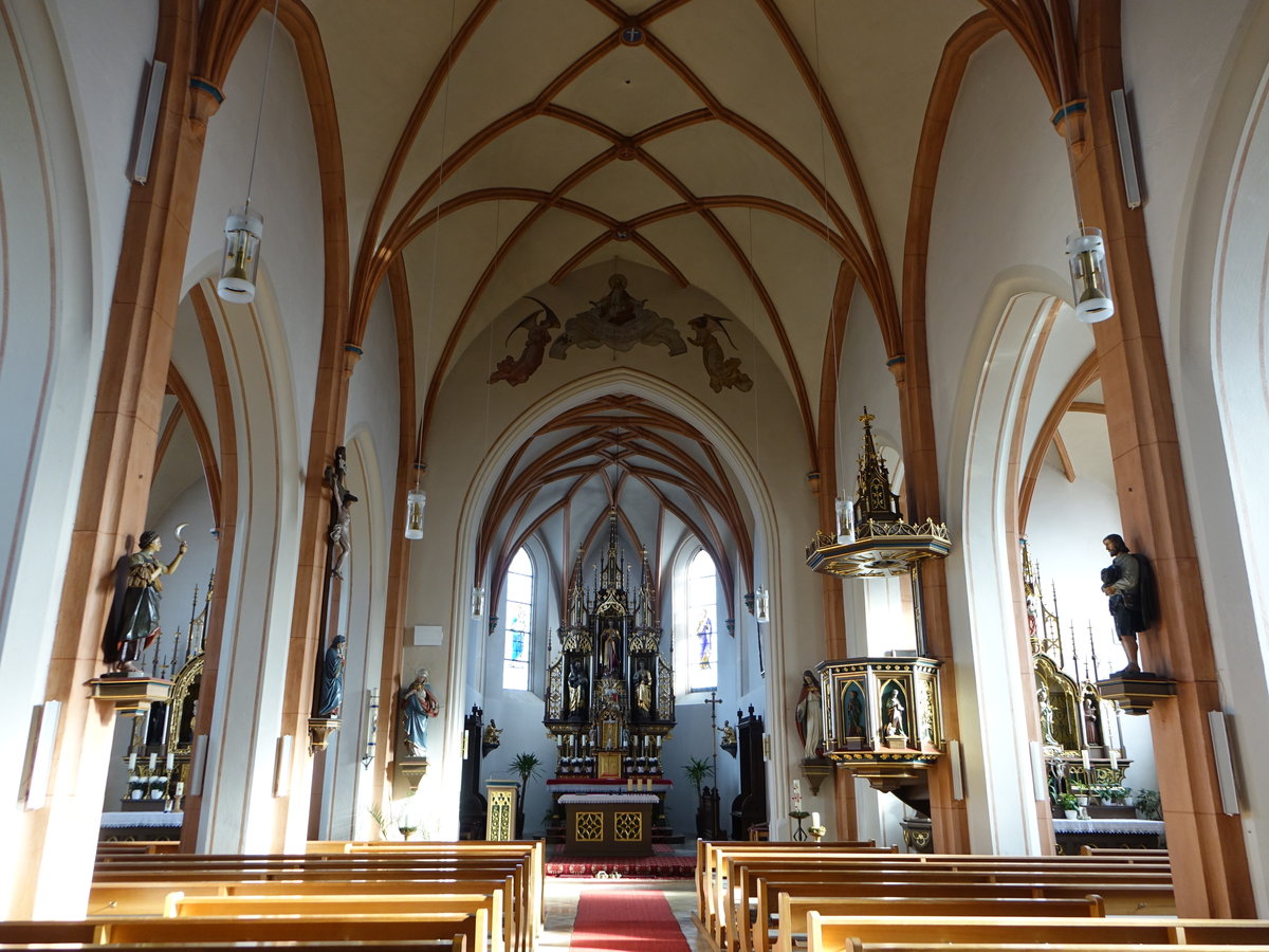 Ruhstorf, neugotischer Innenraum der St. Johannes Kirche (21.11.2016)