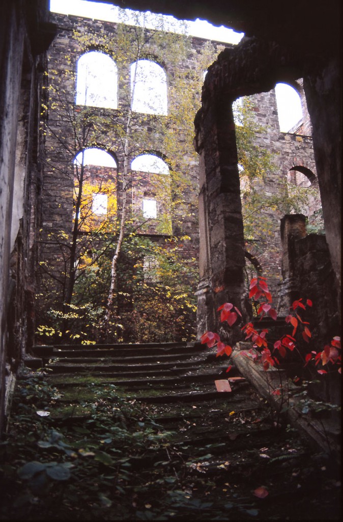 Ruine an der Frauenkirche in Dresden zu DDR-Zeiten. Aufnahme: Mrz 1984 (digitalisiertes Negativfoto).