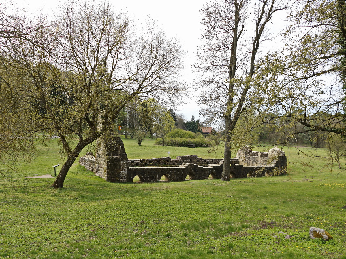 Ruine im Park des Kloster Chorin in Brandenburg im Landkreis Barnim.