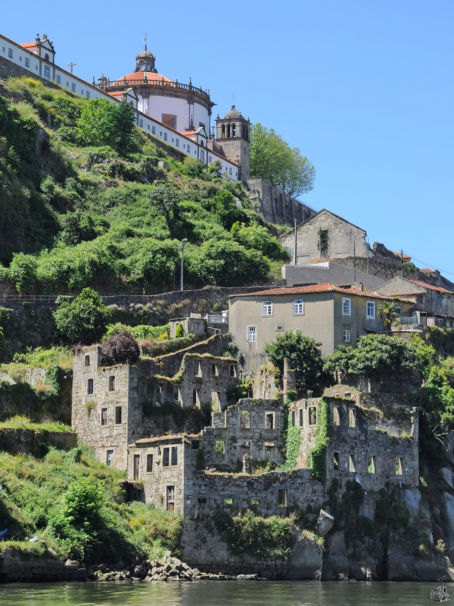 Ruinen am Fluss Douro in Porto. (Mai 2013)