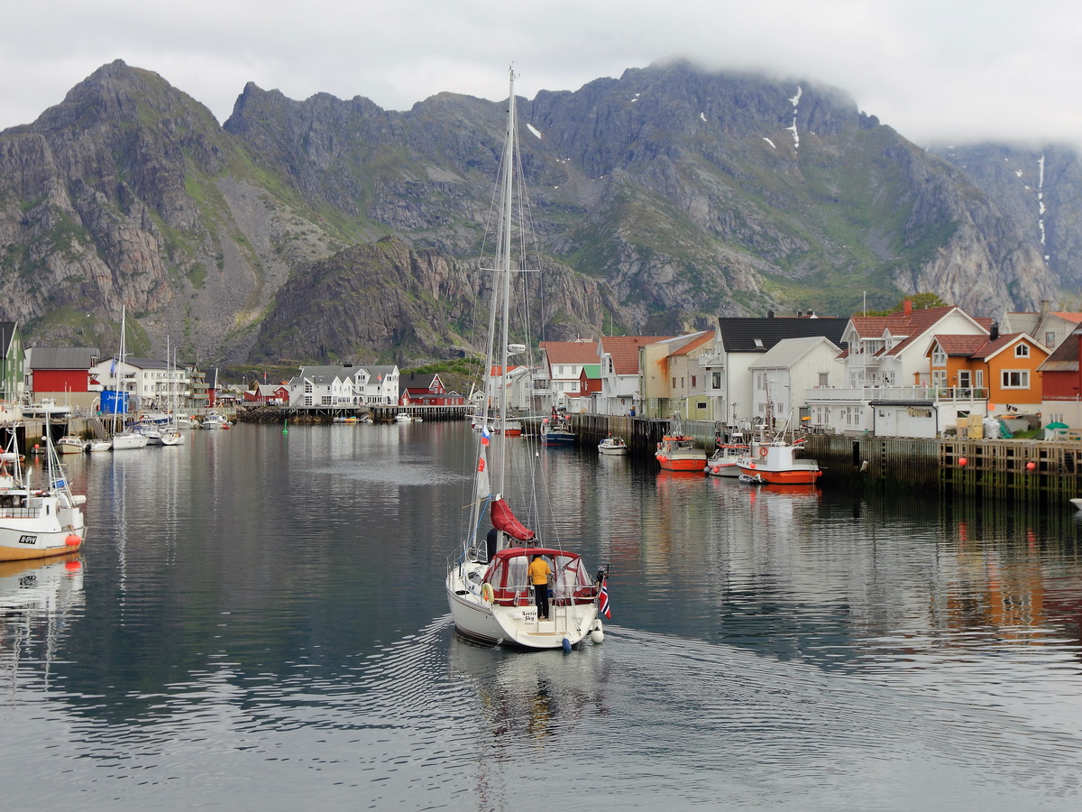 Rundgang durch Henningsvr Havn Norwegen auf den Lofoten am 26. Juni 2016.