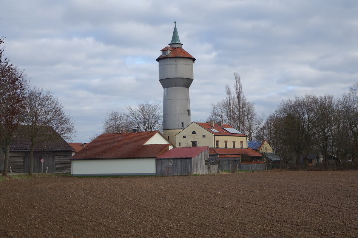 Rupertsbuch, ehem. Wasserturm, Rundbau mit auskragendem Wasserbehlter und Zeltdach, erbaut 1908 (24.12.2014)
