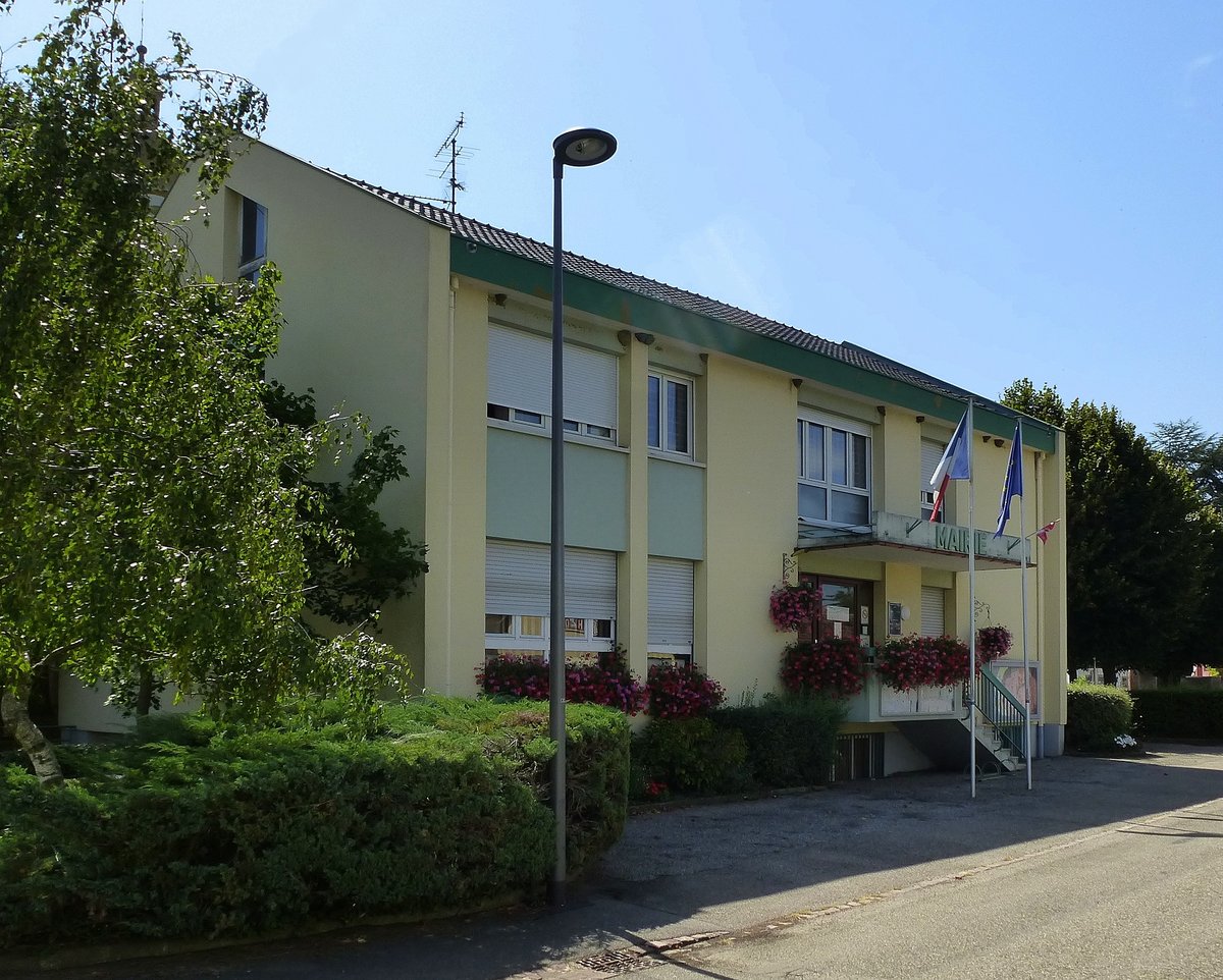 Rustenhart, das Rathaus der ca.850 Einwohner zhlenden Gemeinde im Oberelsa, Aug.2017