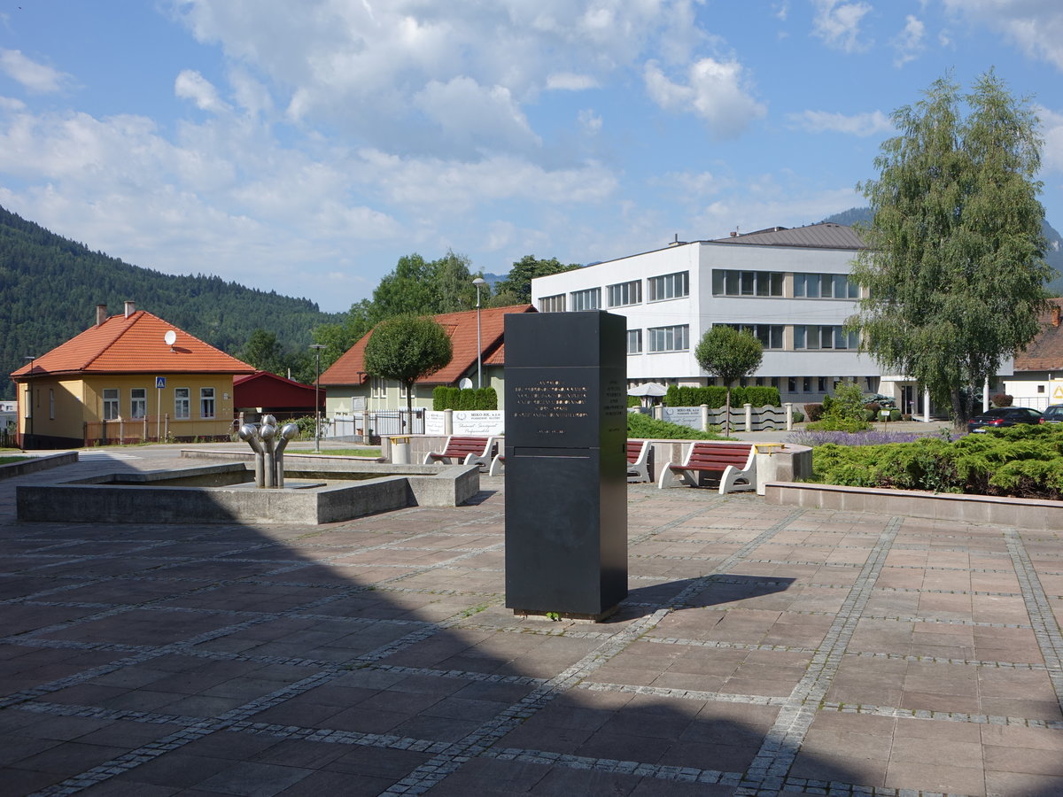 Ruzomberok / Rosenberg, Denkmal fr Pabst Johannes Paul II. am Namesti Andreja Hlinku (06.08.2020)