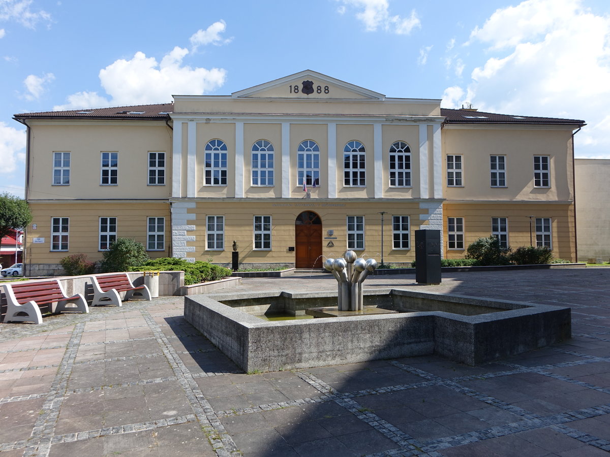 Ruzomberok / Rosenberg, Piaristengymnasium, erbaut von 1888 bis 1889 (06.08.2020)