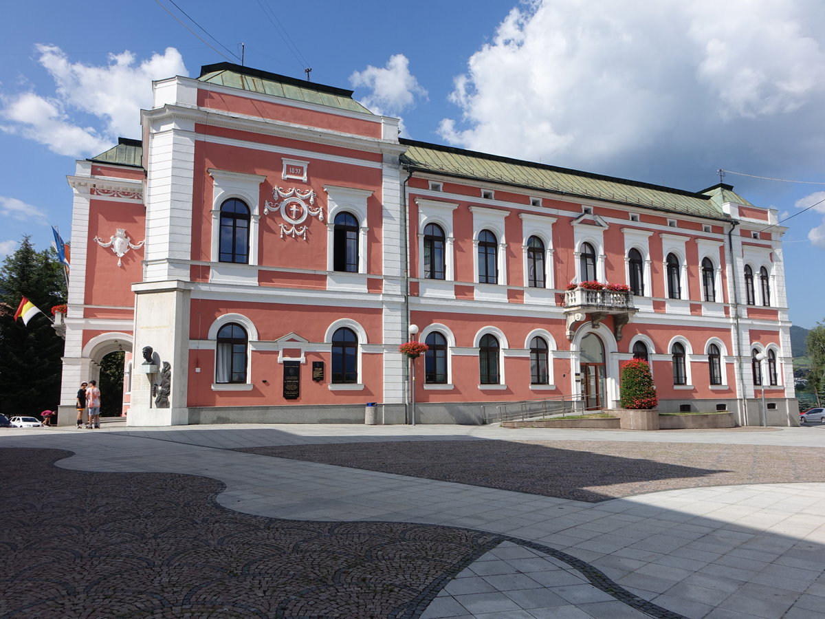 Ruzomberok / Rosenberg, Rathaus am Namesti Andreja Hlinku (06.08.2020)