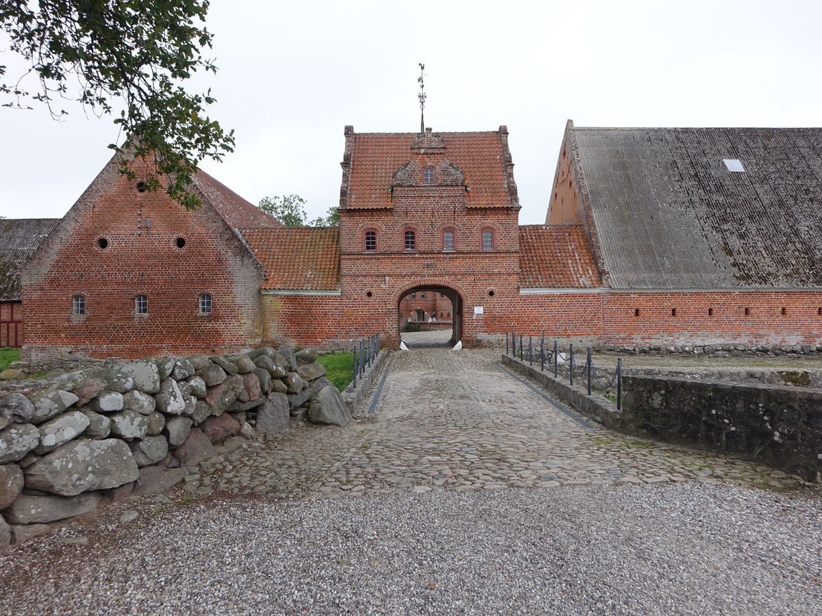 Ryomgrd, Eingangstor zum Herrensitz Gammel Ryomgard (21.09.2020)