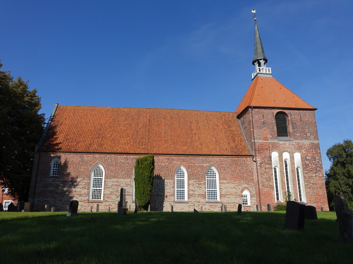 Rysum, evangelische Kirche, erbaut im 12. Jahrhundert (09.10.2021)