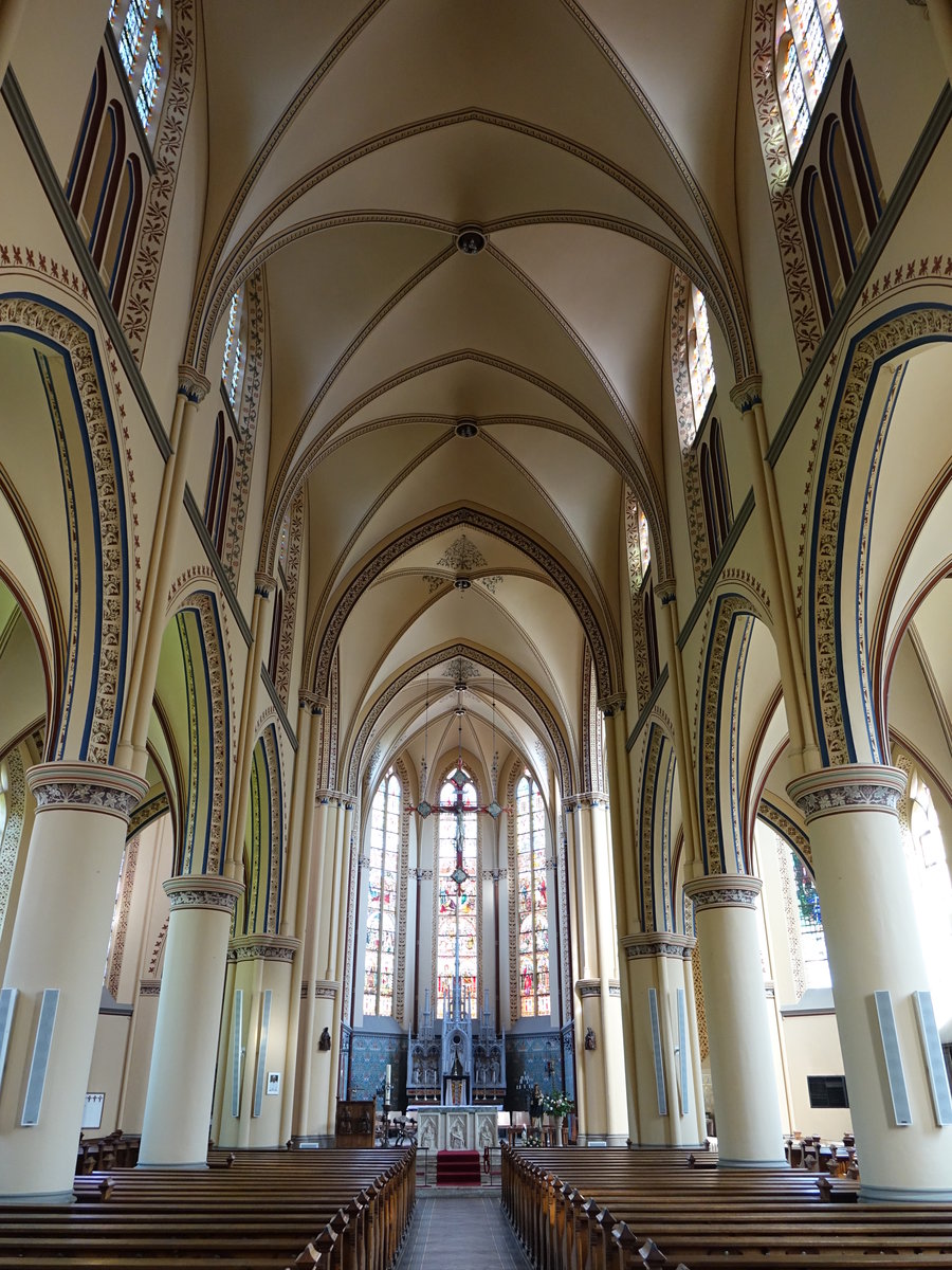 S-Heerenberg, neugotischer Innenraum der St. Pankratius Kirche (08.05.2016)