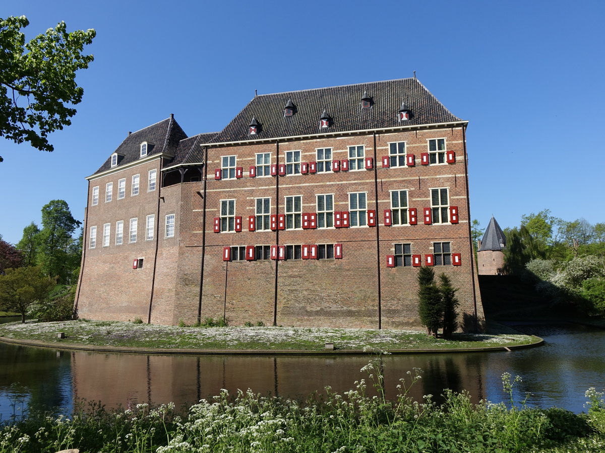 S-Heerenberg, Schloss Bergh, erbaut im 14. Jahrhundert fr den Grafen von Bergh (08.05.2016)