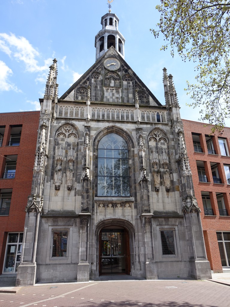 S-Hertogenbosch, Portal des St. Antonius Hospitals in der Hinthammerstraat (01.05.2015)