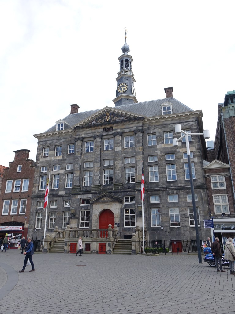 S-Hertogenbosch, Rathaus am Grote Markt, erbaut im 17. Jahrhundert (01.05.2015)