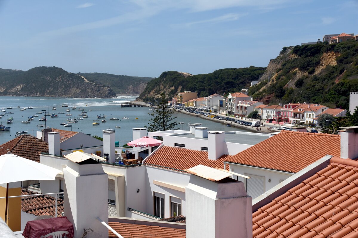 SO MARTINHO DO PORTO (Concelho de Alcobaa), 10.08.2019, Blick vom Ascensor do Outeiro auf den Ort