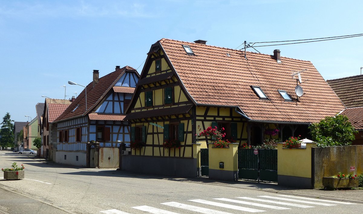 Saasenheim, Fachwerkbauten im Ortszentrum, Juni 2016