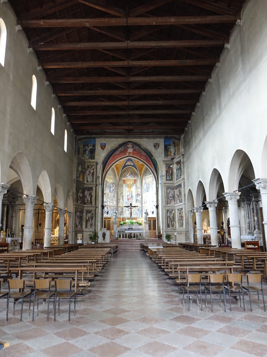 Sacile, dreischiffiger Innenraum des Doms San Nicolo (18.09.2019)