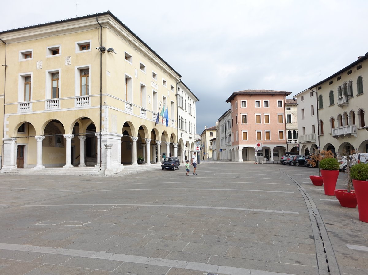 Sacile, historisches Rathaus an der Piazza del Popolo (18.09.2019)