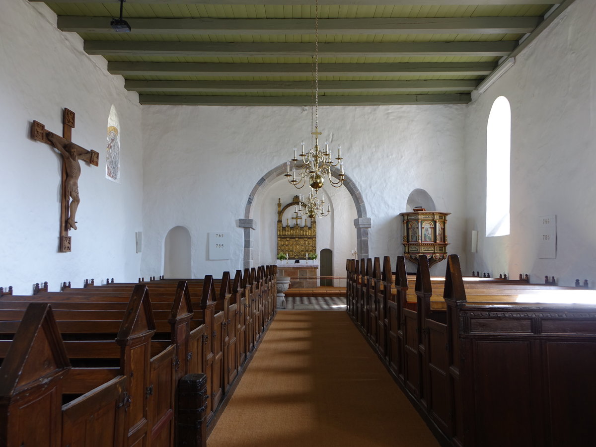 Sahl, Innenraum mit goldenem Altar von 1200 in der Ev. Kirche (25.07.2019)