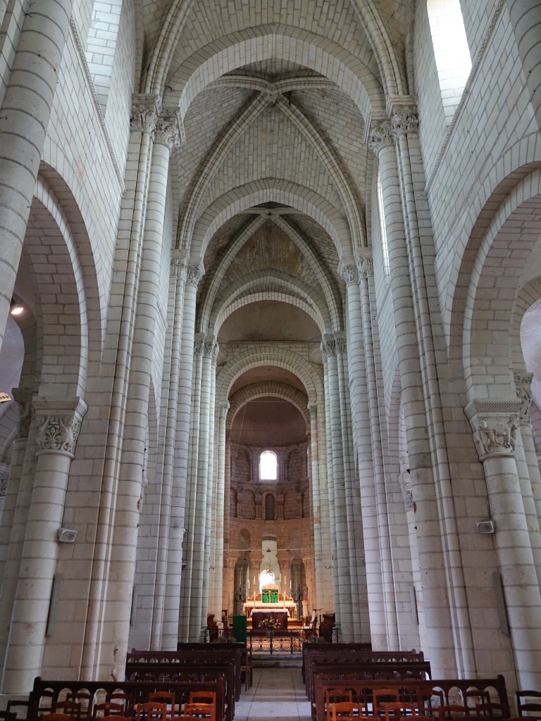 Saint-Aignan, Mittelschiff der St. Aignan Kirche (30.10.2015)