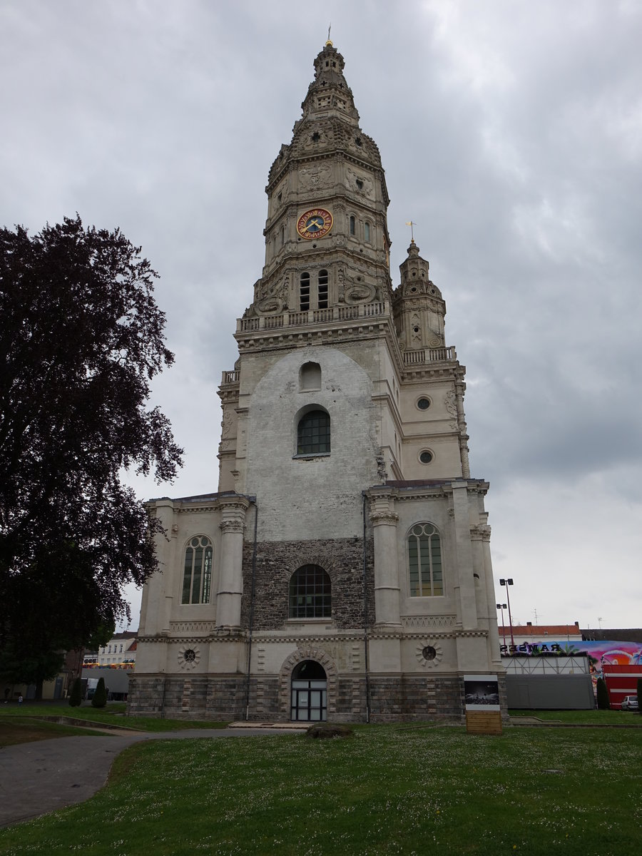 Saint-Amand-les-Eaux, barocker Kirchturm des Klosters St. Amand, erbaut von 1626 bis 1640 unter Abt Nicolas Dubois (15.05.2016)