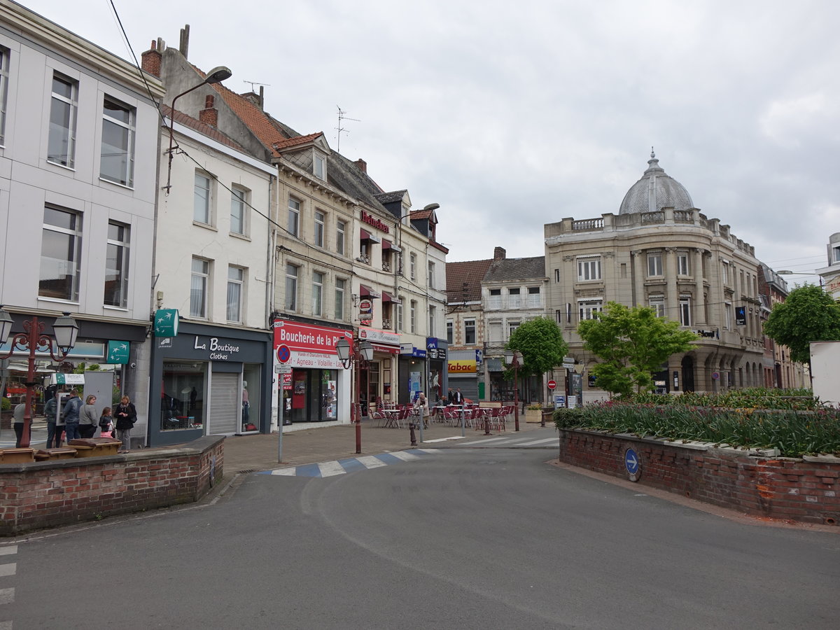 Saint-Amand-les-Eaux, Huser am Grand Place (15.05.2016)