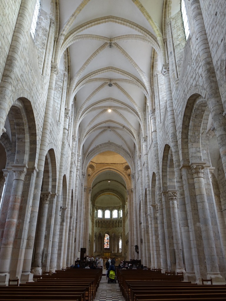 Saint-Benoit-sur-Loire, Mittelschiff der St. Benoit Abteikirche (29.10.2015)