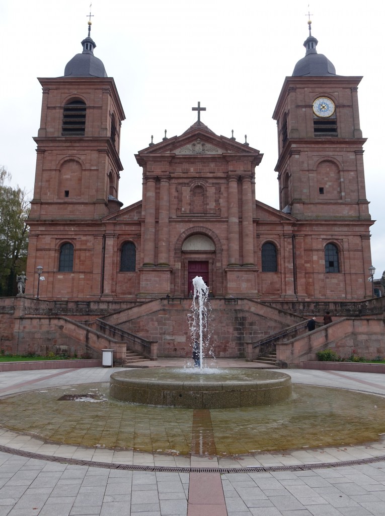 Saint-Di-des-Vosges, Kathedrale St. Die, erbaut im 18. Jahrhundert, nach Zerstrung im 2. Weltkrieg Wiederaufbau (25.10.2015)