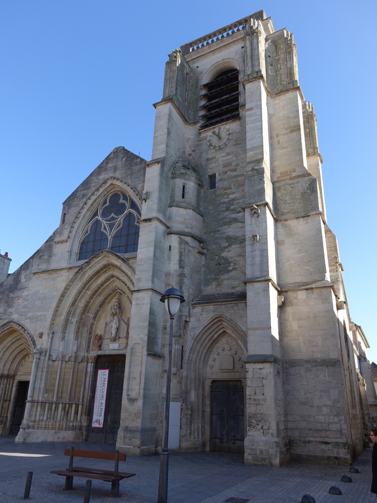 Saint-Dizier, St. Martin Kirche, erbaut ab 1196, Fassade 13. Jahrhundert, Kirchturm erbaut 1741 (26.10.2015)