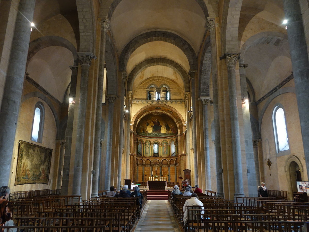 Saint-Gaudens, Innenraum der St. Pierre Kirche, Chorgesthl und Tapisserien aus dem 18. Jahrhundert (01.10.2017)
