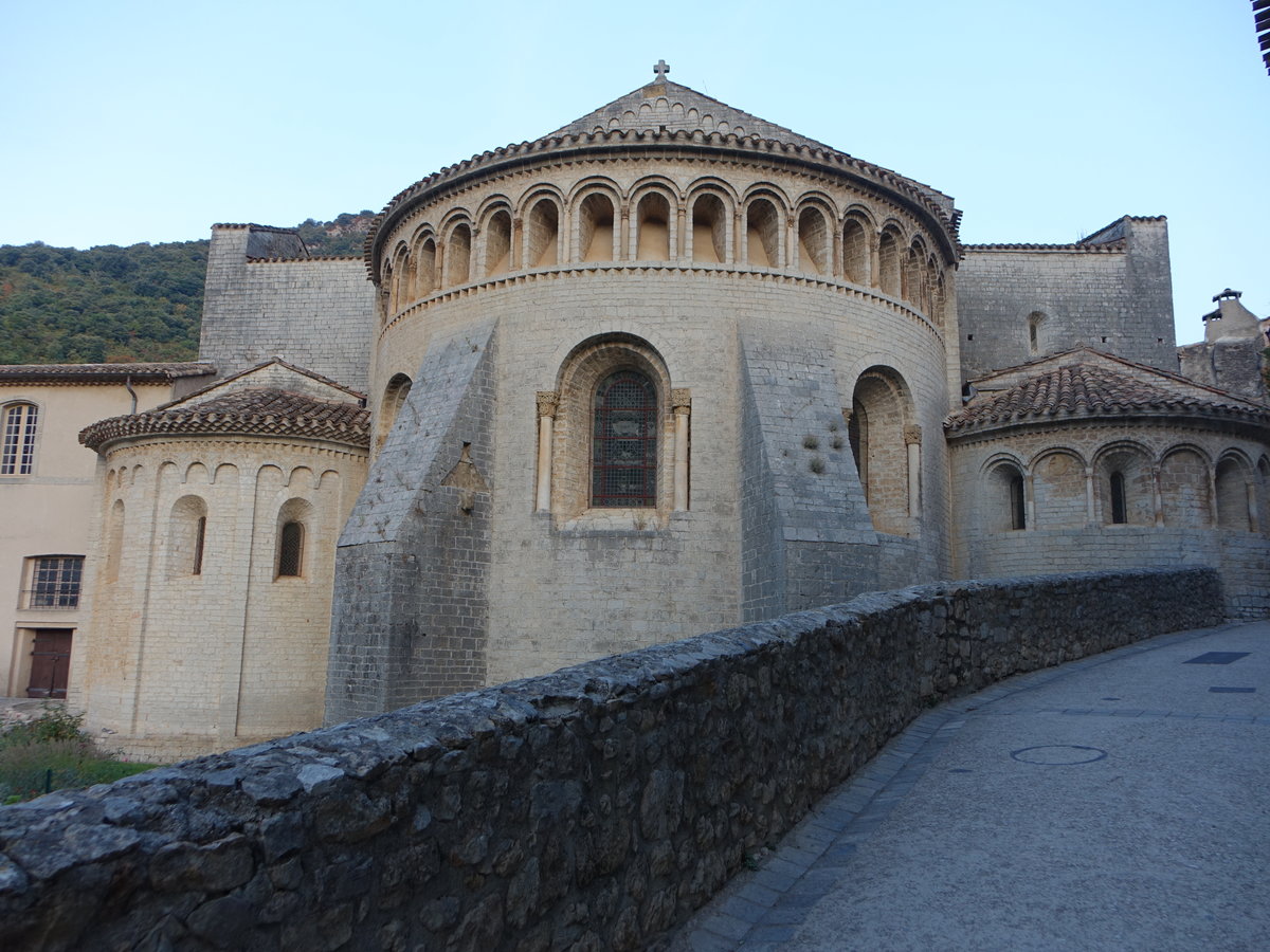 Saint-Guilhem-le-Desert, romanische Abteikirche, erbaut im 12. Jahrhundert (29.09.2017)