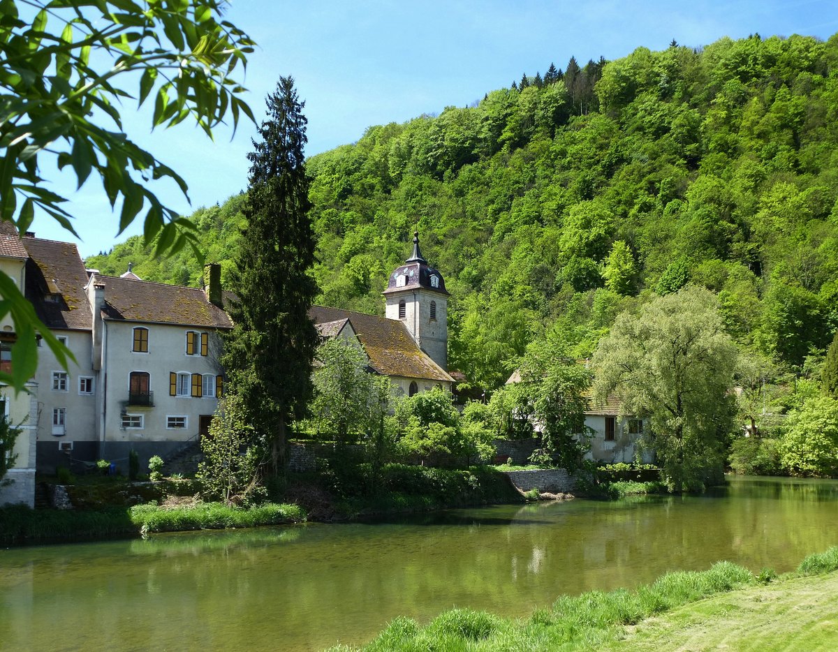 Saint-Hippolyte, Blick ber den Doubs zur Kirche, Mai 2017