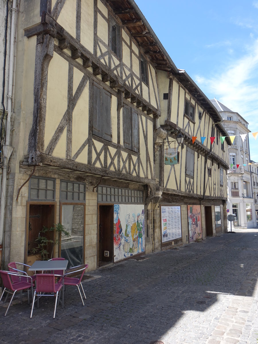 Saint-Jean-d’Angly, Fachwerkhuser in der Rue Grosse Horloge (15.07.2017)