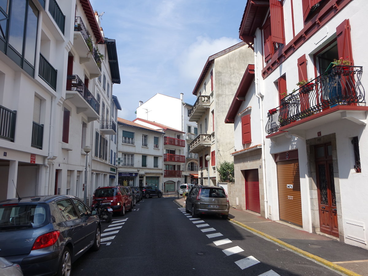 Saint-Jean-de-Luz, Huser in der Rue du Marechal Harispe (26.07.2018)