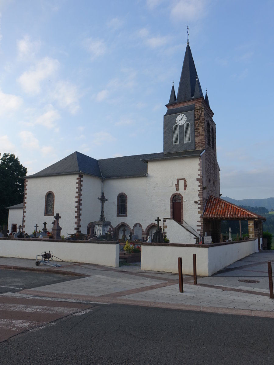 Saint-Jean-le-Vieux, Kirche St. Pierre mit Portal aus dem 12. Jahrhundert (27.07.2018)