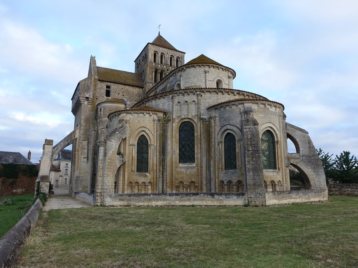 Saint-Jouin-de-Marnes, Abteikirche St. Jouin, erbaut ab dem 11. Jahrhundert (12.07.2017)