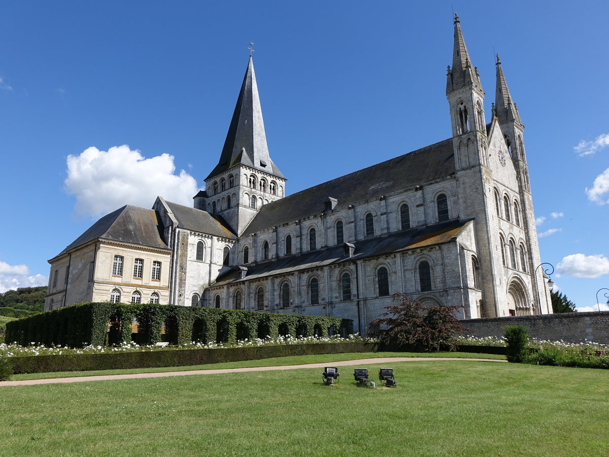 Saint-Martin de Boscherville, romanische Abteikirche Saint-Georges, erbaut im 12. Jahrhundert (14.09.2016)