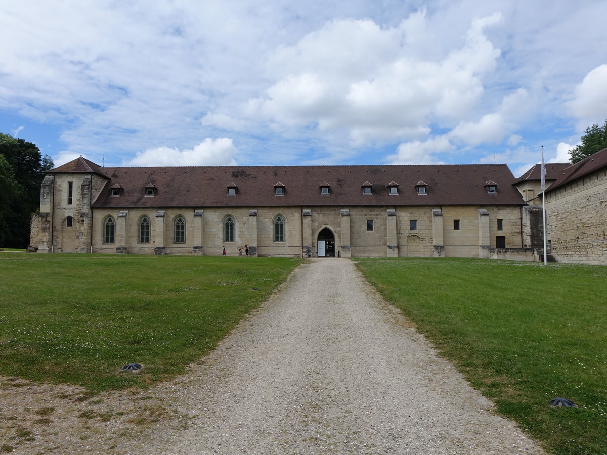 Saint-Ouen-l’Aumne, Abtei Notre-Dame-La-Royale de Maubuisson, gegrndet 1236 von Blanka von Kastilien, beherbergt heute Ausstellungen zeitgenssischer Kunst (16.07.2016)
