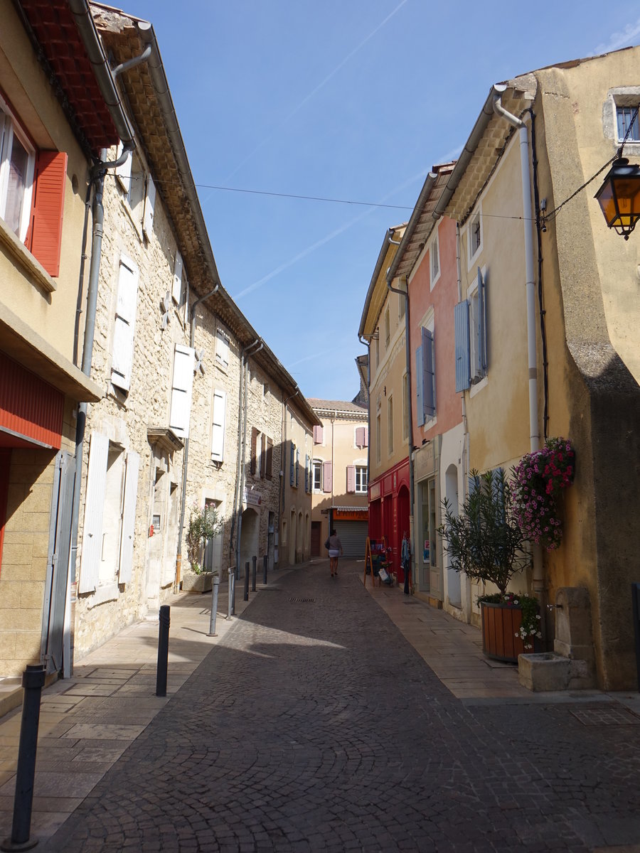 Saint-Paul-Trois-Chteaux, Huser in der Grande Rue (22.09.2017)